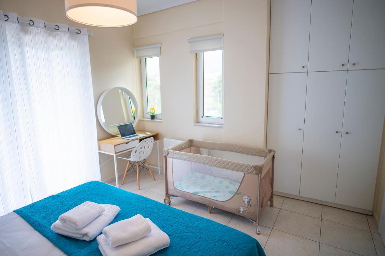 Helios: Charming Beach Home Next To Crystal Waters Néa Mákri エクステリア 写真