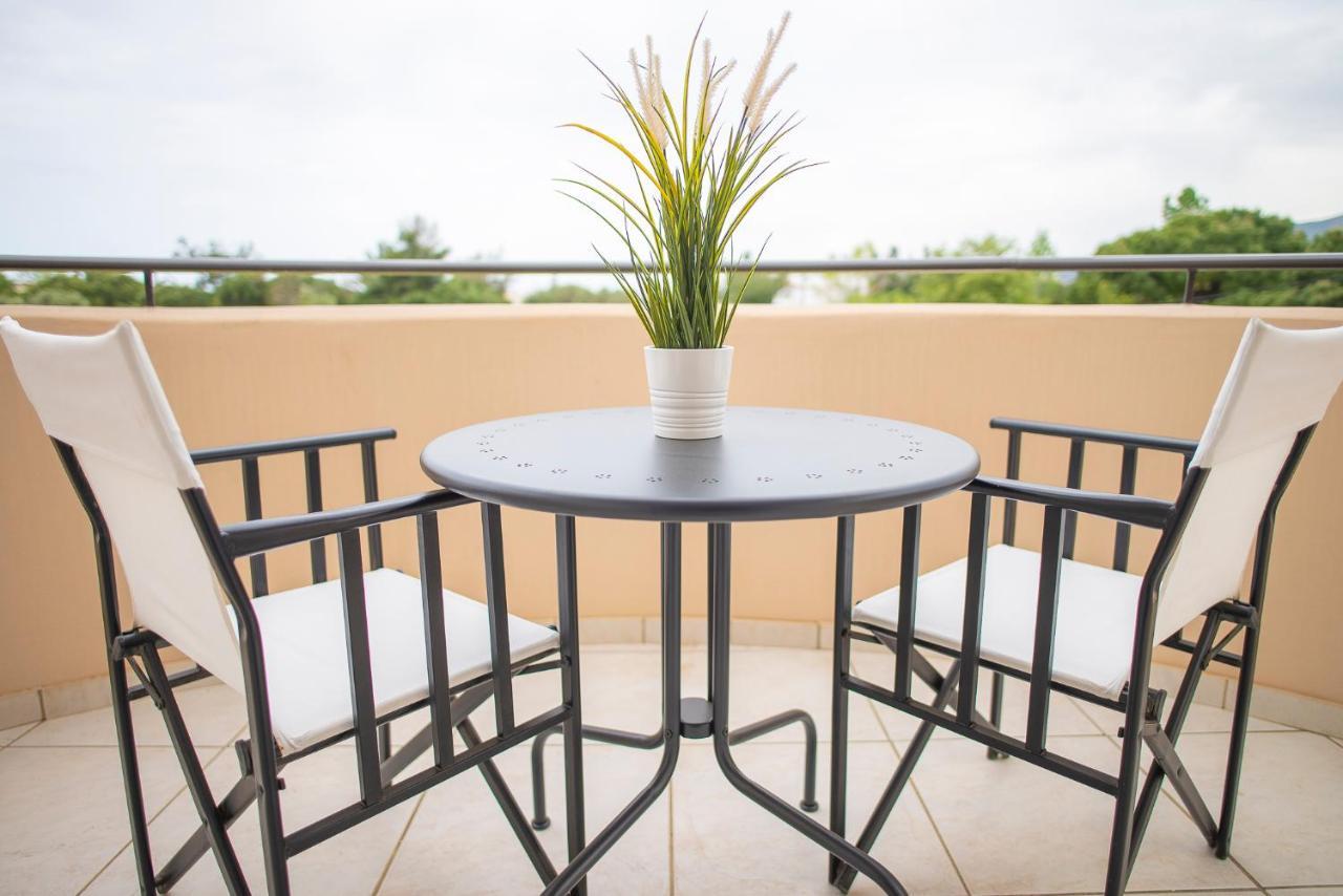 Helios: Charming Beach Home Next To Crystal Waters Néa Mákri エクステリア 写真