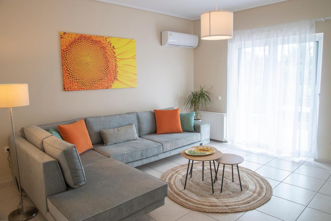 Helios: Charming Beach Home Next To Crystal Waters Néa Mákri エクステリア 写真