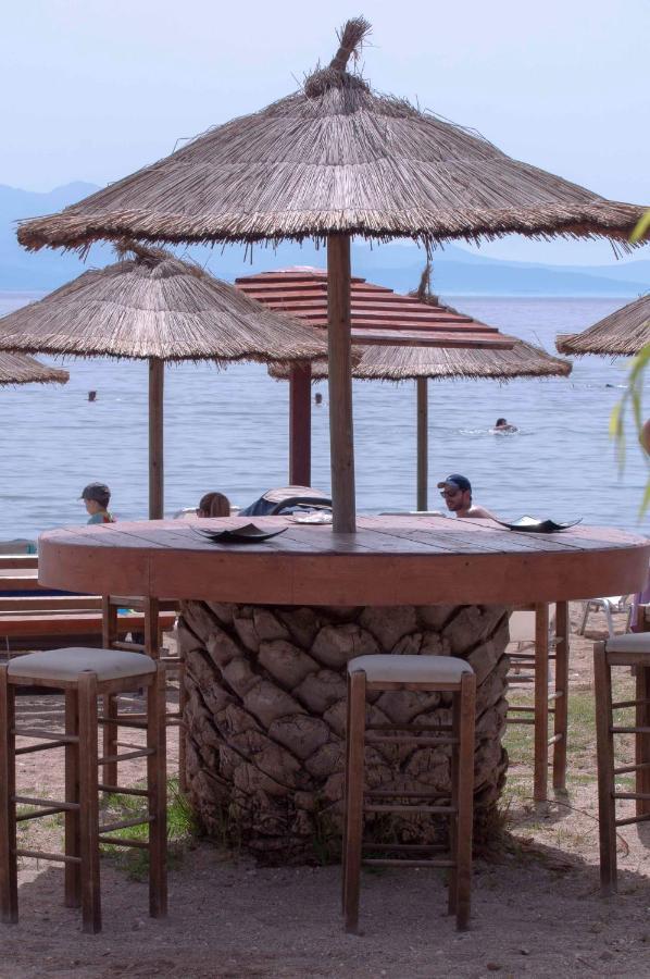 Helios: Charming Beach Home Next To Crystal Waters Néa Mákri エクステリア 写真